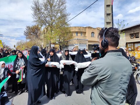 تصاویر/ حضور طلاب مدرسه علمیه ریحانة الرسول ارومیه در راهپیمایی روز قدس