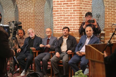 تصاویر/دیدار صمیمی شاعران اردبیلی با نماینده ولی فقیه در استان