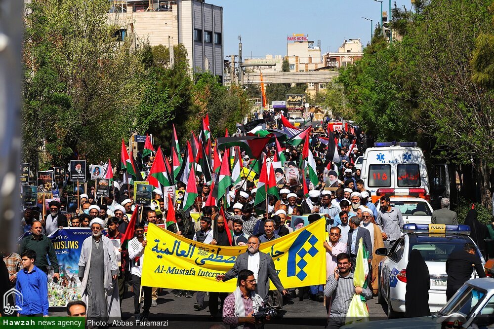 क़ुद्स दिवस के मौके पर फिलिस्तीनियों के समर्थन और बैतूल मुकद्दस की आज़ादी के लिए कु़म अलमुकद्देसा में विशाल रैली का आयोजन/फोटो