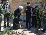 تصاویر/ کاشت نهال به مناسبت روز جهانی قدس در شهر دزج