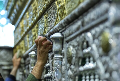 تصاویر/ آیین غبارروبی ضریح مطهر حضرت معصومه (س) در آستانه عید فطر