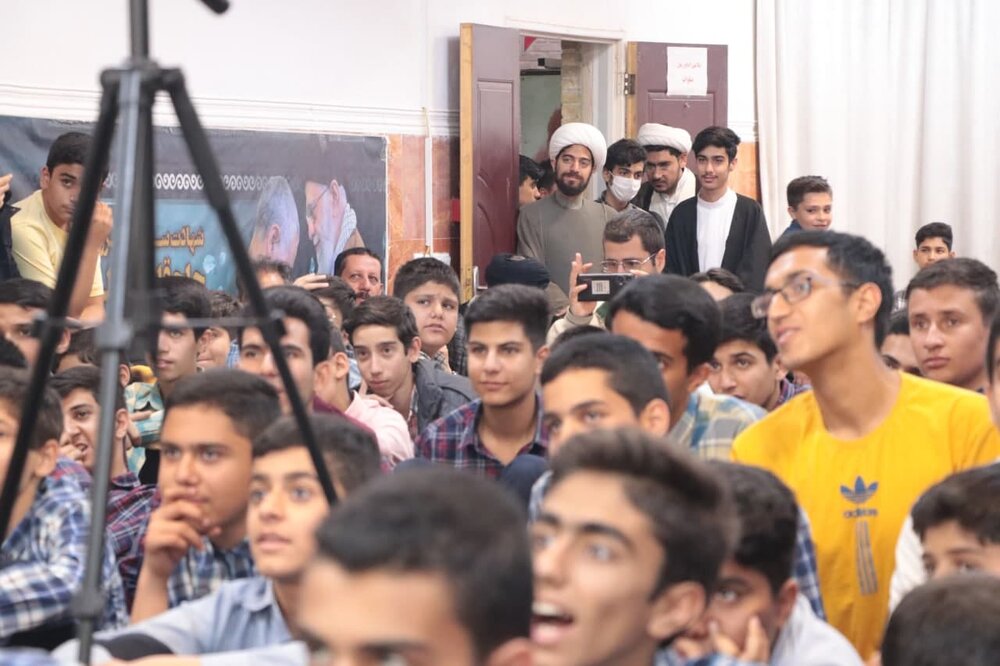 تصاویر/ حضور ۱۸۰ دانش آموزش چهار ناحیه شیراز در مدرسه علمیه منصوریه