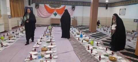 تصاویر/مراسم ضیافت افطاری ماه مبارک رمضان در مدرسه علمیه فاطمة الزهرا (س) ساوه