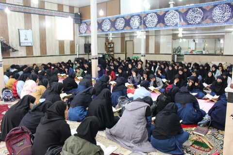 تصاویر/ محفل انس با قرآن کریم با حضور دانش آموزان در تکاب