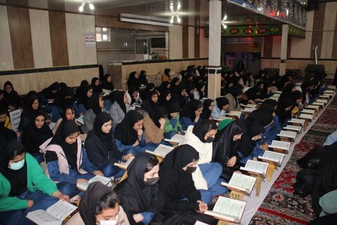 تصاویر/ محفل انس با قرآن کریم با حضور دانش آموزان در تکاب