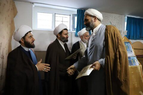 تصاویر/تجلیل از طلاب و اساتید برتر مدرسه علمیه امام صادق (ع) بیجار