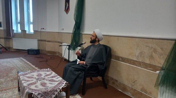 لذت عبادت در انسان با شناخت معبود حاصل میشود