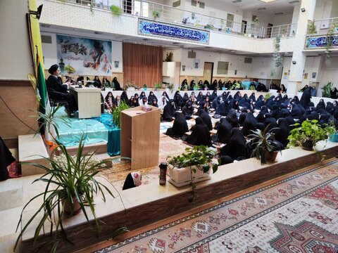 تصاویر/ مراسم اختتامیه محفل انس با قران کریم در مدرسه علمیه ریحانة الرسول ارومیه