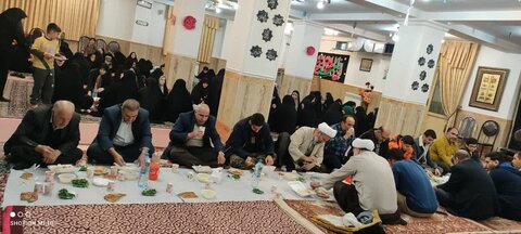 تصاویر/ مراسم وداع با ماه رمضان به همراه افطاری در مدرسه علمیه الزهرا (س) خوی