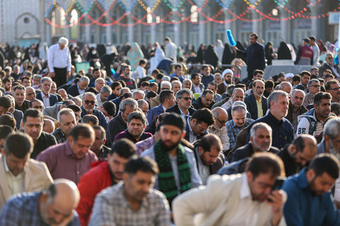 حضور با شکوه نمازگزاران مسجد مقدس جمکران در روز عید فطر