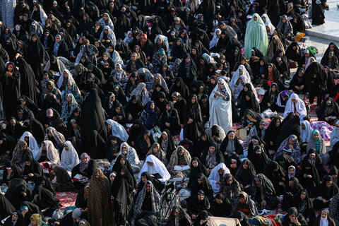 حضور با شکوه نمازگزاران مسجد مقدس جمکران در روز عید فطر