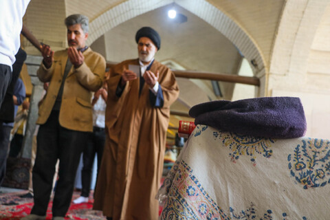 تصاویر/ مراسم احیای سحر  و اقامه نماز عید فطر مسجدنو بازار