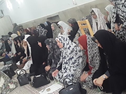 تصاویر/حضور طلاب مدرسه علمیه صدیقه طاهره غرق آباد در برپایی نماز عید فطر