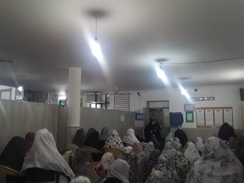 تصاویر/حضور طلاب مدرسه علمیه صدیقه طاهره غرق آباد در برپایی نماز عید فطر