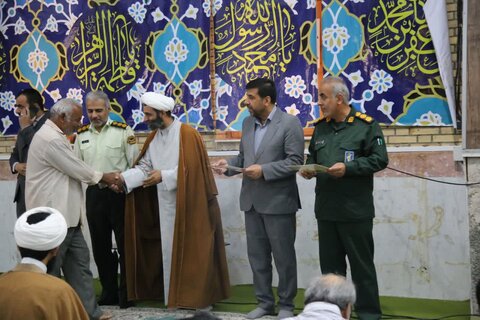 تصاویر/ تجلیل از قاریان و فعالان عرصه قرآن در تنگستان
