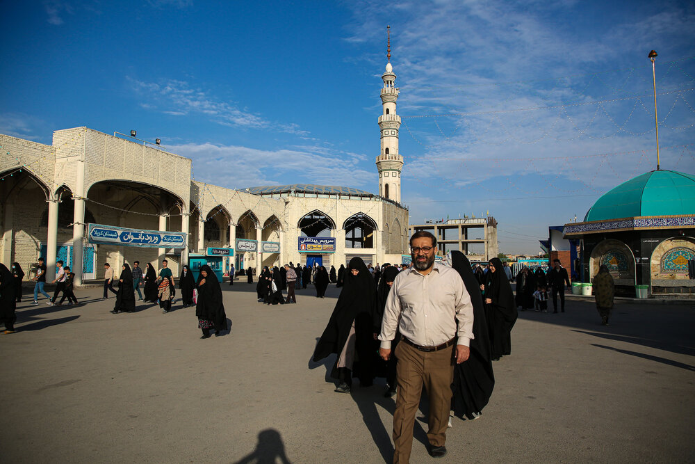 حضور با شکوه نمازگزاران مسجد مقدس جمکران در روز عید فطر