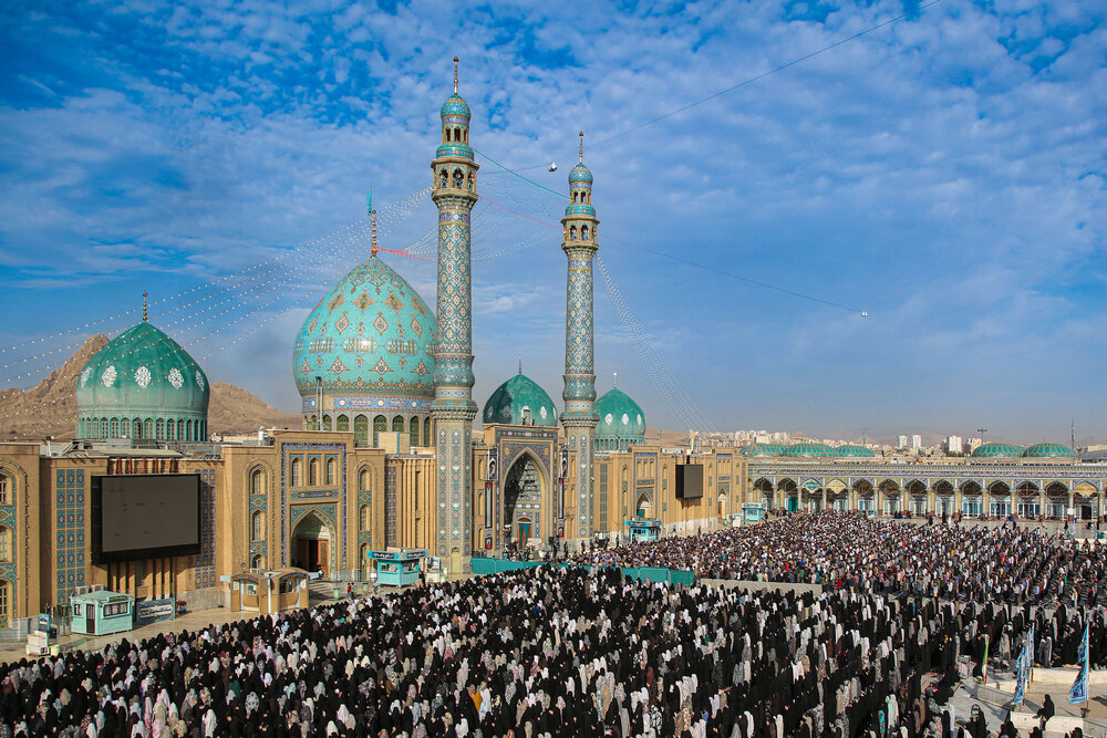 تصاویر/ مسجد جمکران میں نماز عید فطر کا دلکش منظر