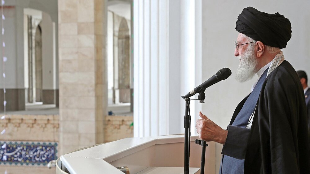 দামেস্কে ইরানের কনস্যুলেটে ইহুদিবাদী শাসকদের হামলাকারীদের শাস্তি দেওয়া হবে ইসলামী বিপ্লবী নেতা আয়াতুল্লাহ আলী খামেনায়ী