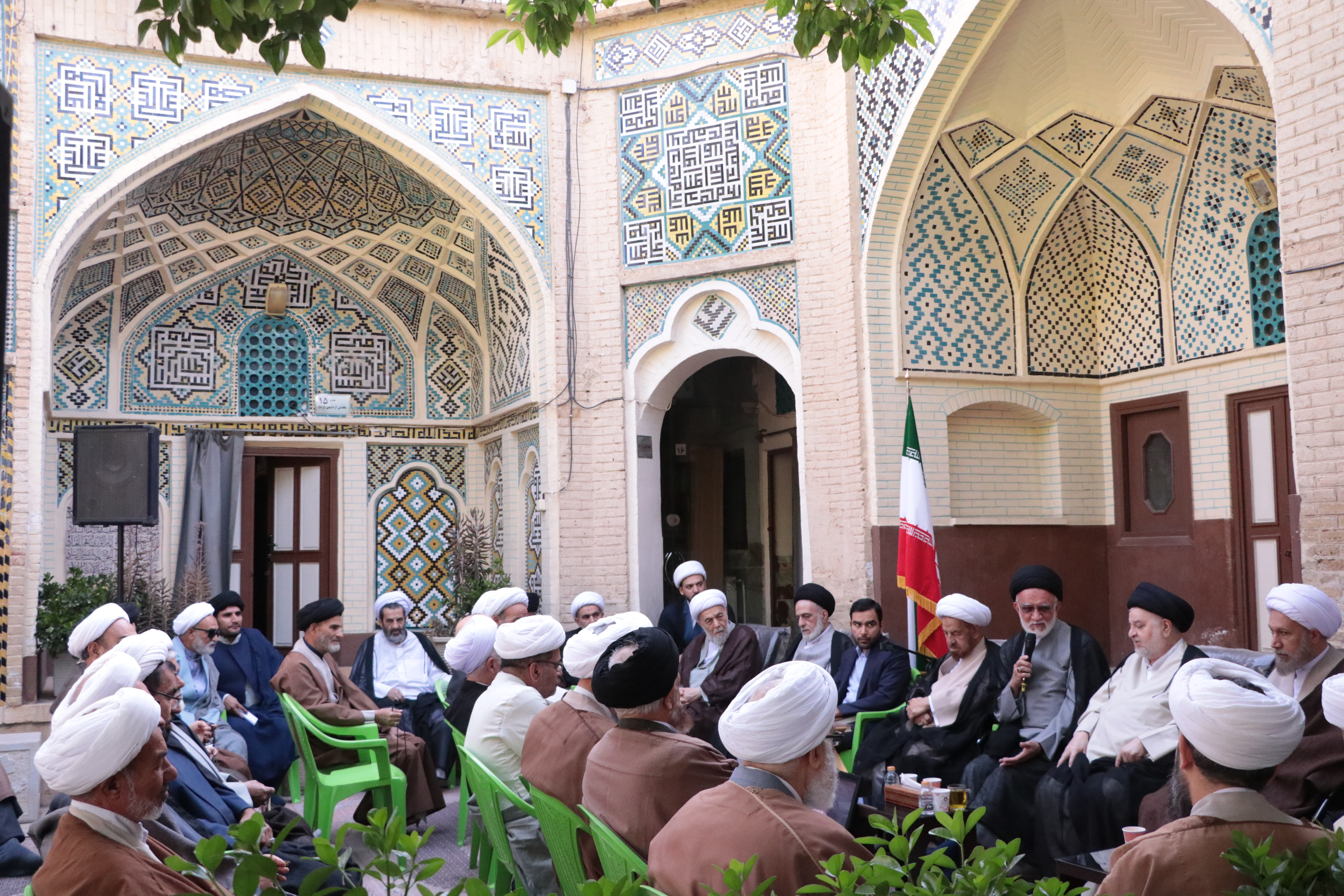 شرایط مدرسه محمودیه شیراز بررسی شد