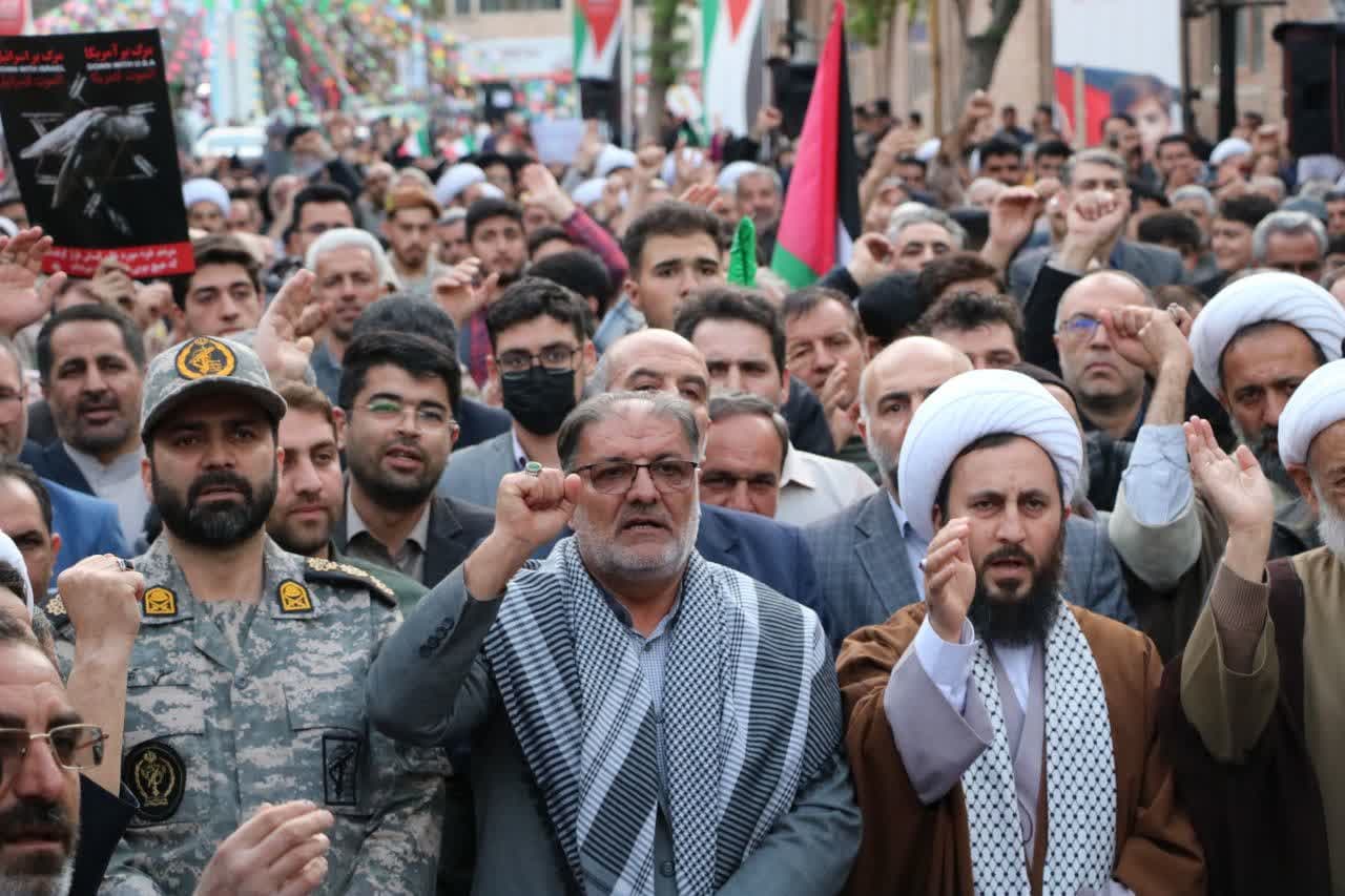 تصاویر / تجمع مردم شهرستان خوی در حمایت از پاسخ موشکی و پهپادی سپاه پاسداران