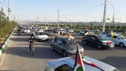 فیلم| حمایت و خوشحالی خودرویی قمی‌ها از پاسخ سپاه  به جنایت رژیم صهیونیستی