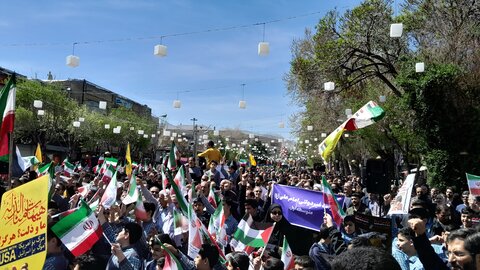 تصاویر/ حضور مردم شهر اراک در تجمع حمایت از حمله سپاه به رژیم صهیونیستی