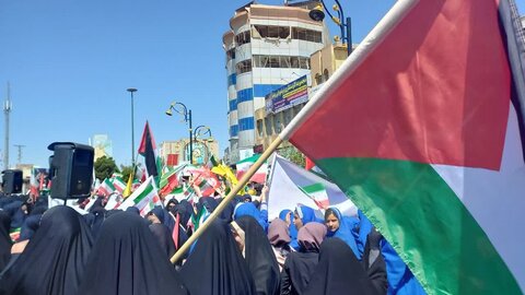 تصاویر/حضور طلاب مدرسه علمیه  فاطمه الزهرا(س)ساوه در اجتماع بزرگ حامیان حمله سپاه به اسرائیل