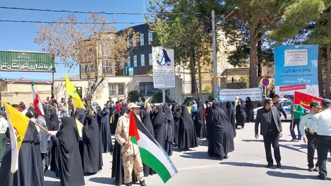 تصاویر/حضور طلاب مدرسه علمیه معصومیه تفرش در حمایت از پاسخ کوبنده سپاه پاسداران به رژیم کودک کش صهیونیستی