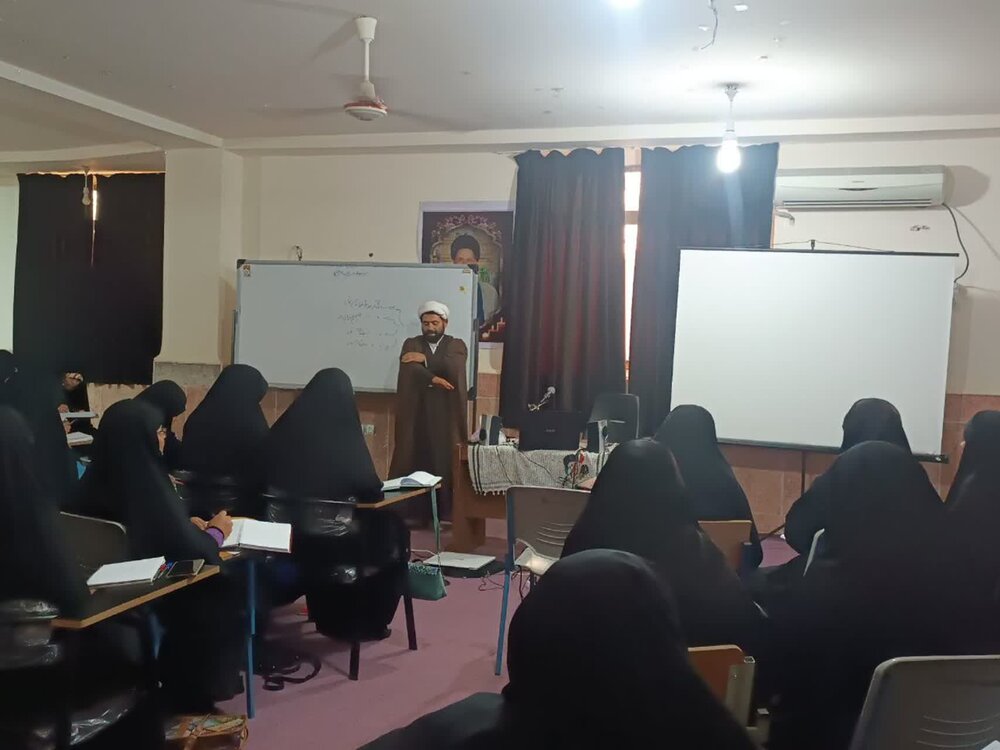 دوره تربیت مربی کودک و نوجوان در مدرسه علمیه خواهران میناب برگزار شد