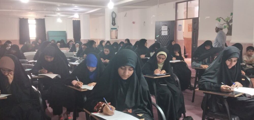 دوره تربیت مربی کودک و نوجوان در مدرسه علمیه خواهران میناب برگزار شد