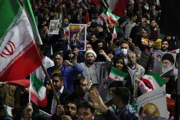 تصاویر / جشن و نورافشانی مردم اصفهان در حمایت  عملیات وعده صادق