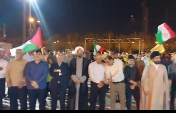 فیلم| اجتماع مردم گناوه در حمایت از عملیات غرورآفرین سپاه