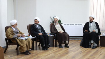 تصاویر / دیدار نماینده ولی فقیه، مدیر و معاونین حوزه علمیه خوزستان با آیت‌الله اعرافی