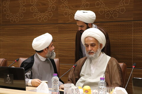 تصاویر| جلسه جامعه روحانیت شیراز با حضور نماینده آیت الله سیستانی