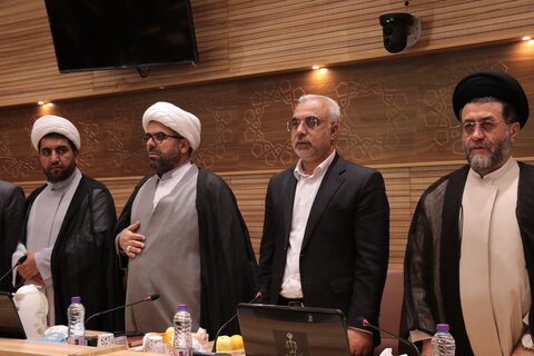 تصاویر| جلسه جامعه روحانیت شیراز با حضور نماینده آیت الله سیستانی