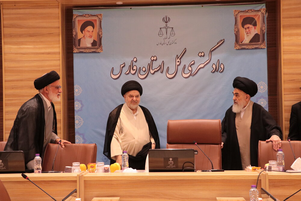 تصاویر| جلسه جامعه روحانیت شیراز با حضور نماینده آیت الله العظمی سیستانی