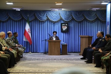 تصاویر/ دیدار فرماندهان ارتش مستقر در آذربایجان شرقی با نماینده ولی فقیه در استان