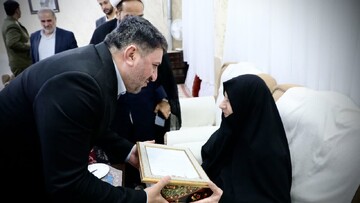 تصاویر/ دیدار استاندار یزد با خانواده شهدای ارتش