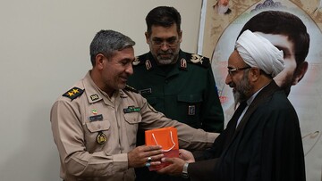 تصاویر/ دیدار فرمانده سپاه الغدیر یزد با دلاورمردان ارتش در آستانه۲۹فروردین