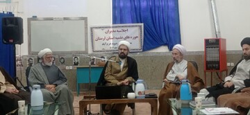 تاکید مدیر حوزه علمیه لرستان بر جذب طلاب مومن و انقلابی