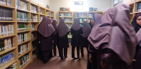 تصاویر/بازدید دانش آموزان پایه نهم از مدرسه علمیه الهیه ساوه شهرستان ساوه