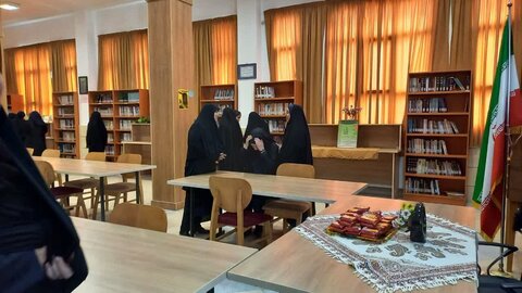 تصاویر/بازدید دانش آموزان متوسطه امام حسین از حوزه علمیه فاطمه الزهرا(س) ساوه