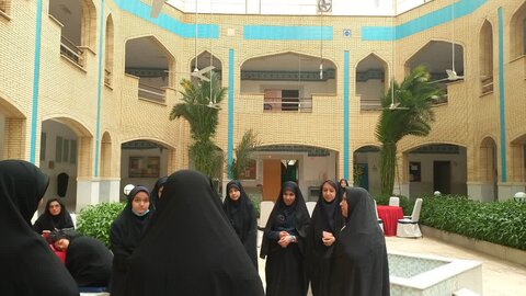 تصاویر/بازدید دانش آموزان متوسطه امام حسین از حوزه علمیه فاطمه الزهرا(س) ساوه