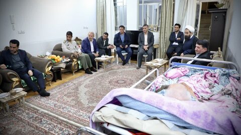 تصاویر/ دیدار استاتدار یزد با خانواده شهدای ارتش