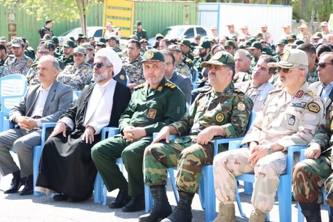 تصاویر/ عطرافشانی و گلباران گلزار شهدای ارومیه به مناسبت روز ارتش