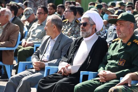 تصاویر/ عطرافشانی و گلباران گلزار شهدای ارومیه به مناسبت روز ارتش