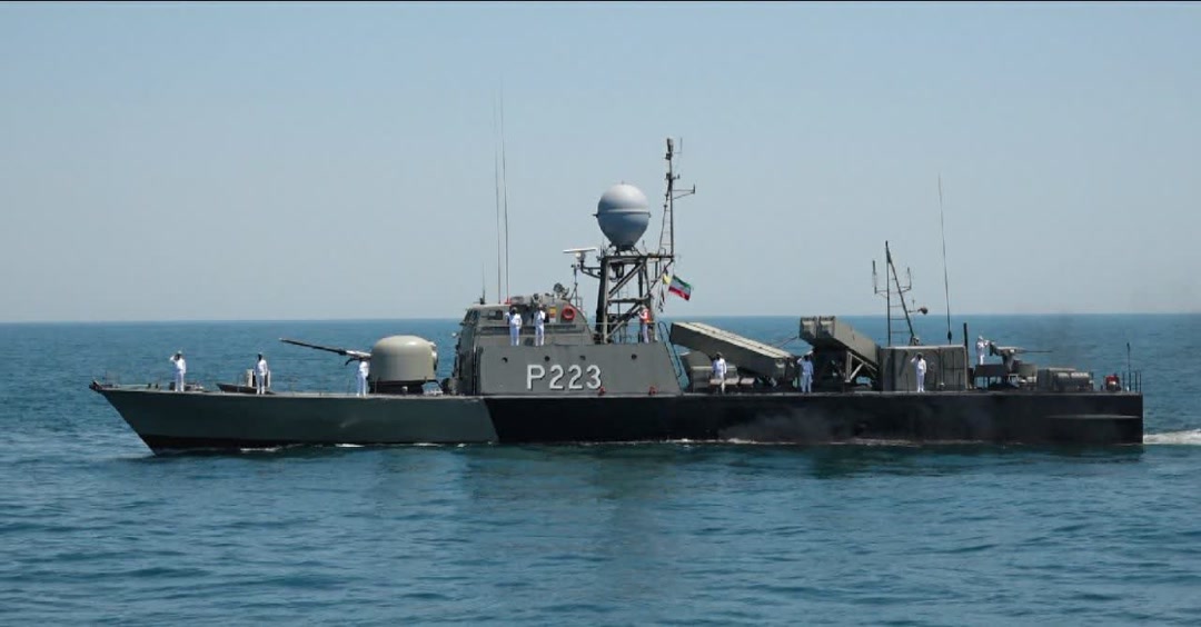 رژه یگان‌های نمونه زیرسطحی، سطحی و پروازی نیروی دریایی ارتش در خلیج‌فارس