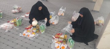 تصاویر/ توزیع بسته های معیشتی توسط گروه جهادی مدرسه علمیه فاطمه الزهرا (س) ساوه