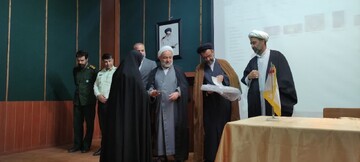 آیین تکریم و معارفه مدیر مدرسه حضرت زینب (س) آستانه برگزار شد