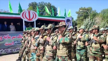 فیلم | رژه ارتش در خرم آباد